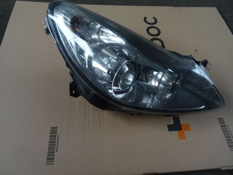 Lampa Opel Corsa D Prawy przód 13186386