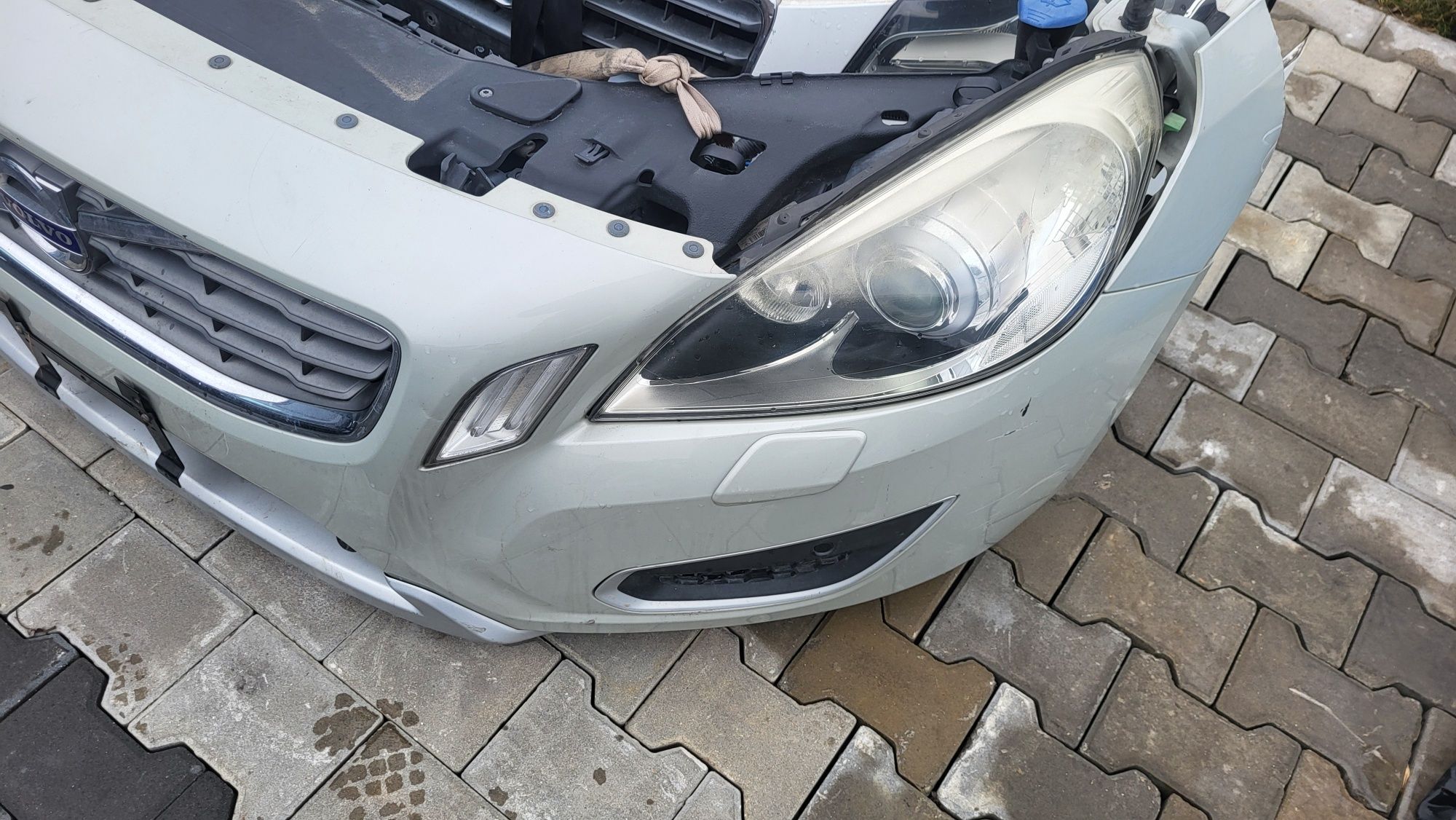 Volvo v60 s60 Przód Zderzak przedni chłodnice xenon atrapa grill