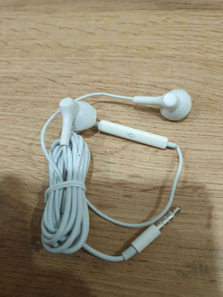 Słuchawki Douszne z mikrofonem białe na Jack