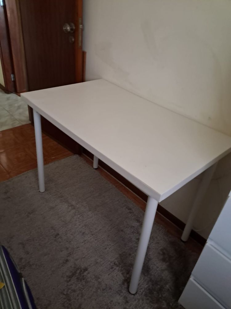 Mesa de jantar para 4 lugares