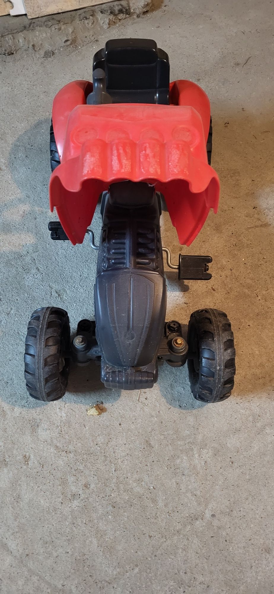 Traktor na pedały jeździć zabawka