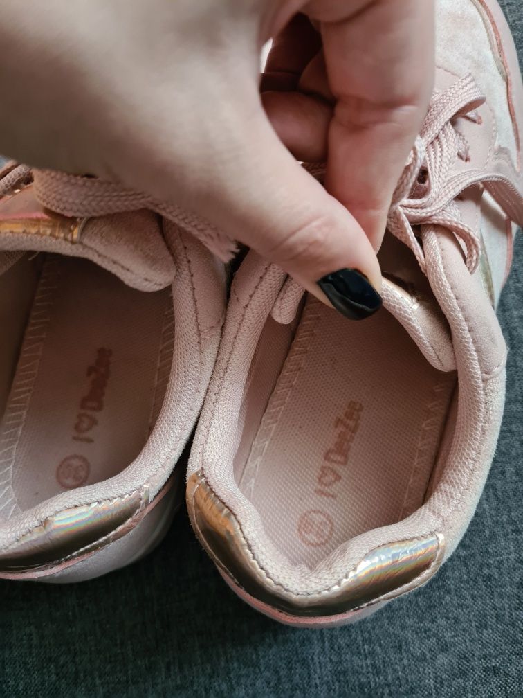 Różowe buty DeeZee