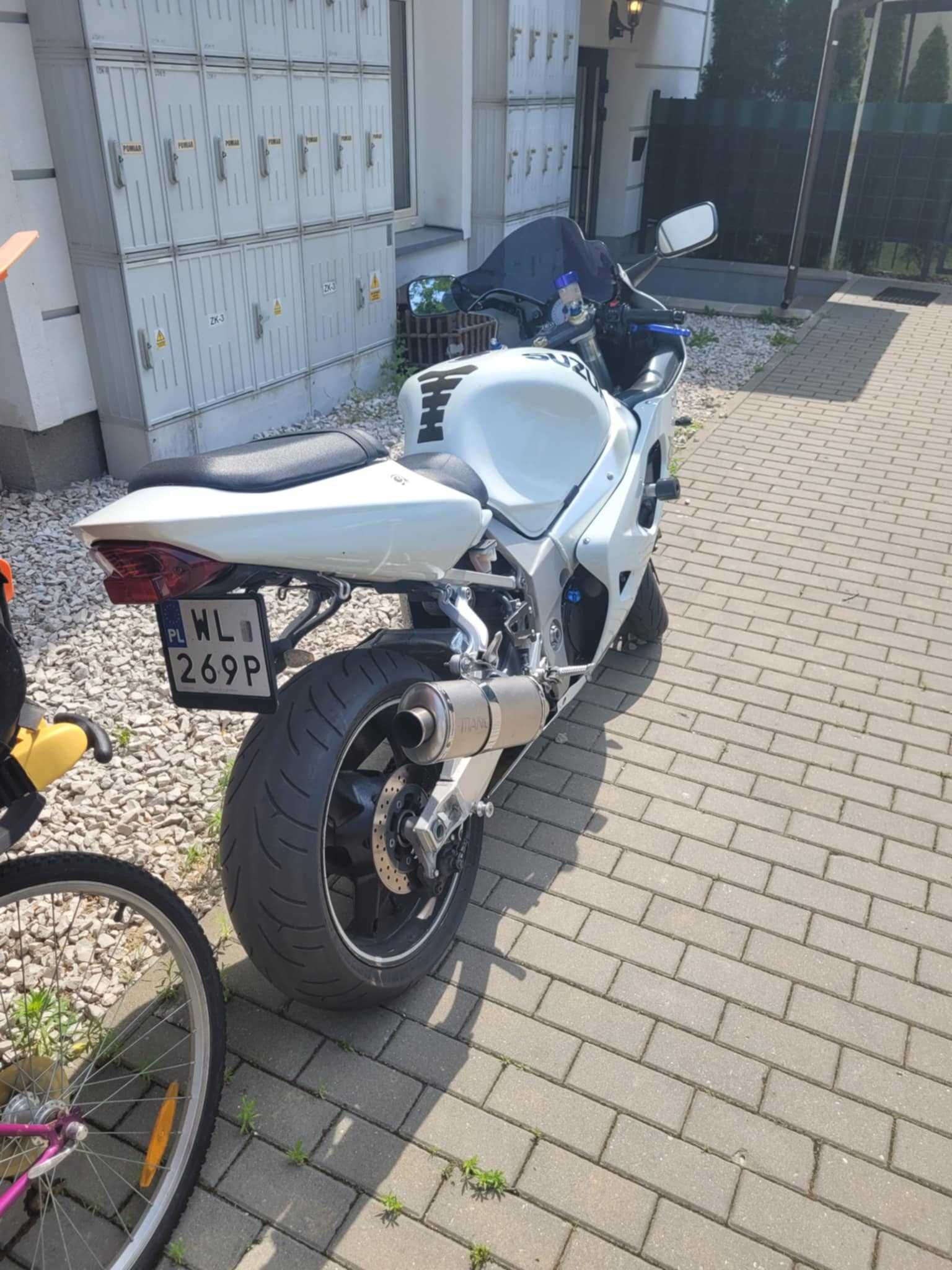Motor Suzuki GSX-R 750 , biały