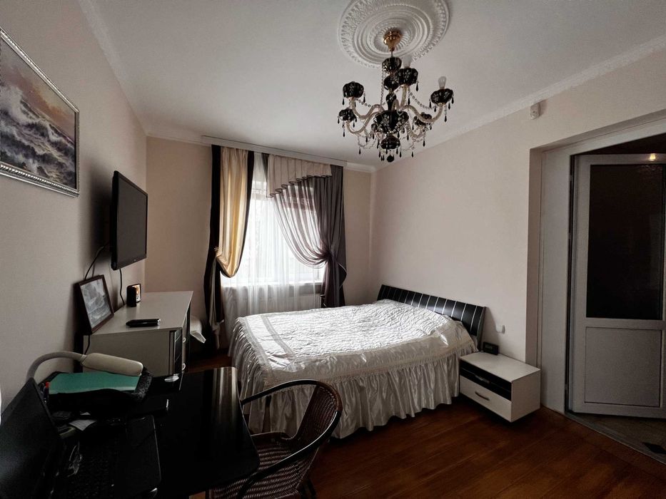 Будинок в м Березань, площа 220 м2, ремонт, ставок, баня, ліс