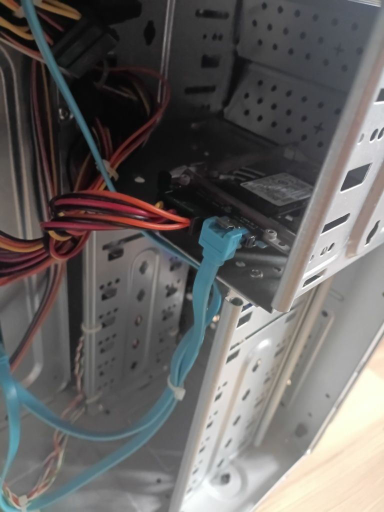 Komputer z monitorem