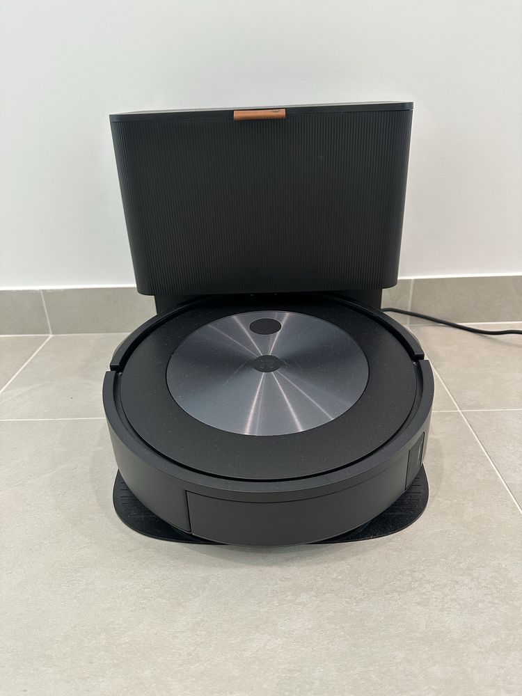 Aspirador iRobot Roomba j7+ c/ base p/ esvaziamento auto e mapeamento