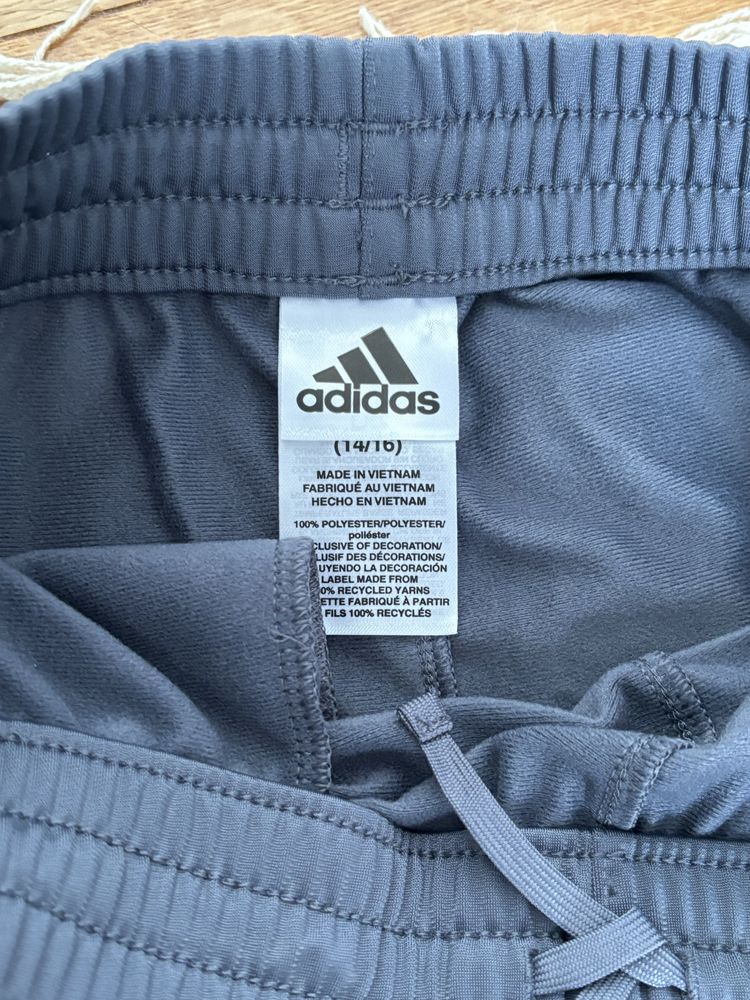Спортивні штани Adidas в сірому кольорі