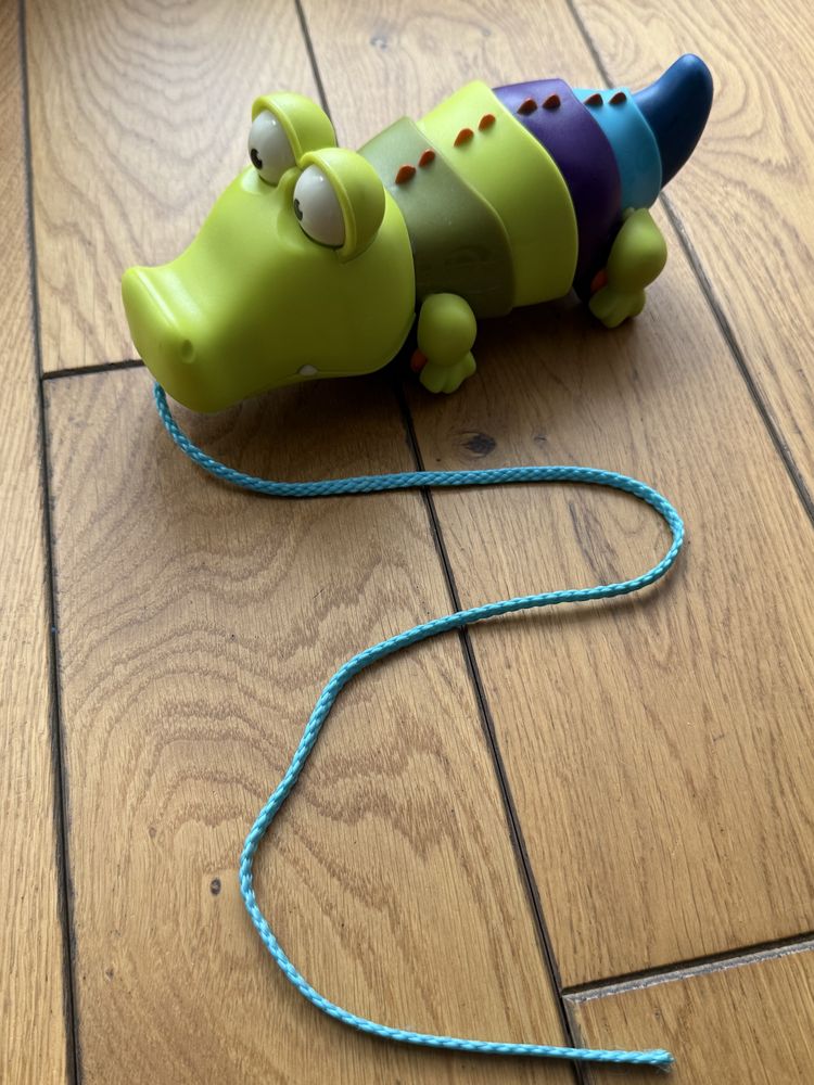 B. Toys krokodyl na sznurku