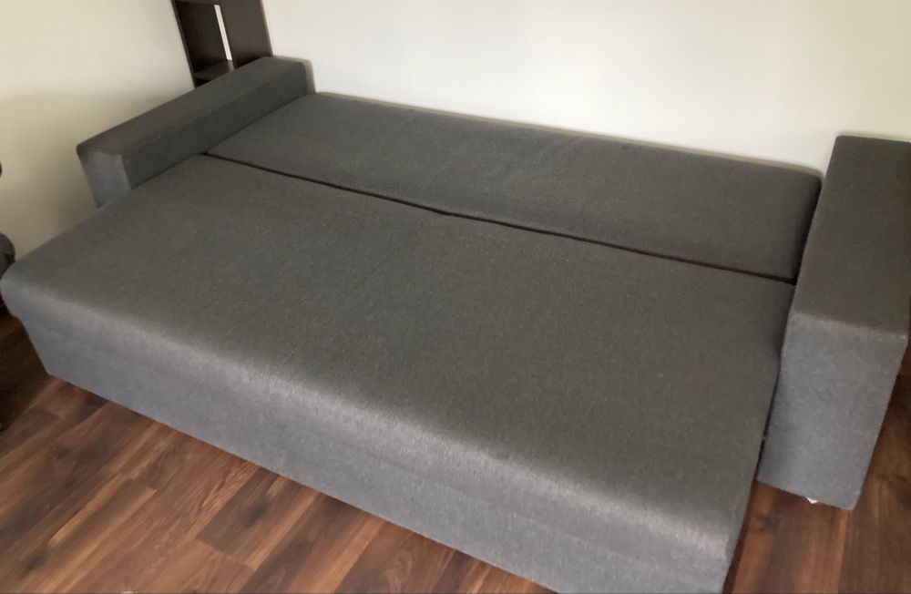 Wygodna kanapa / sofa 3-osobowa z funkcją spania i pojemnikiem + puf