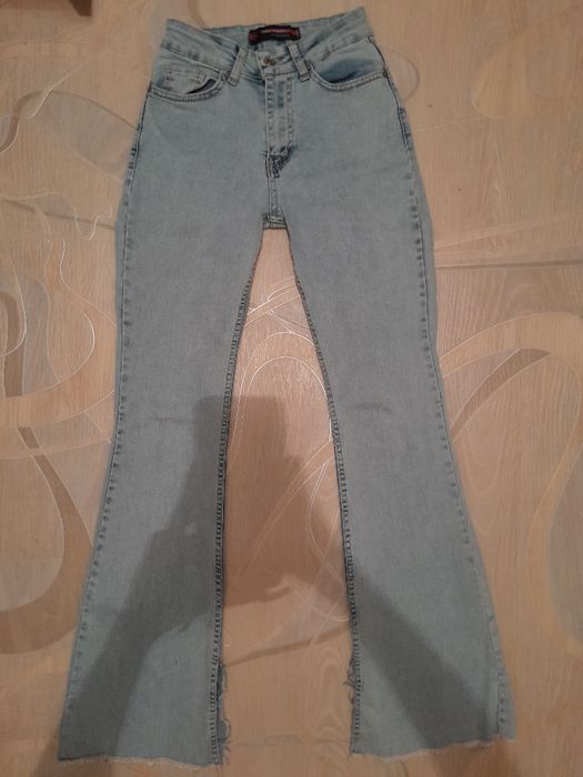 Джинси кльош від коліна світло-сині ,розмір 34 (XS]