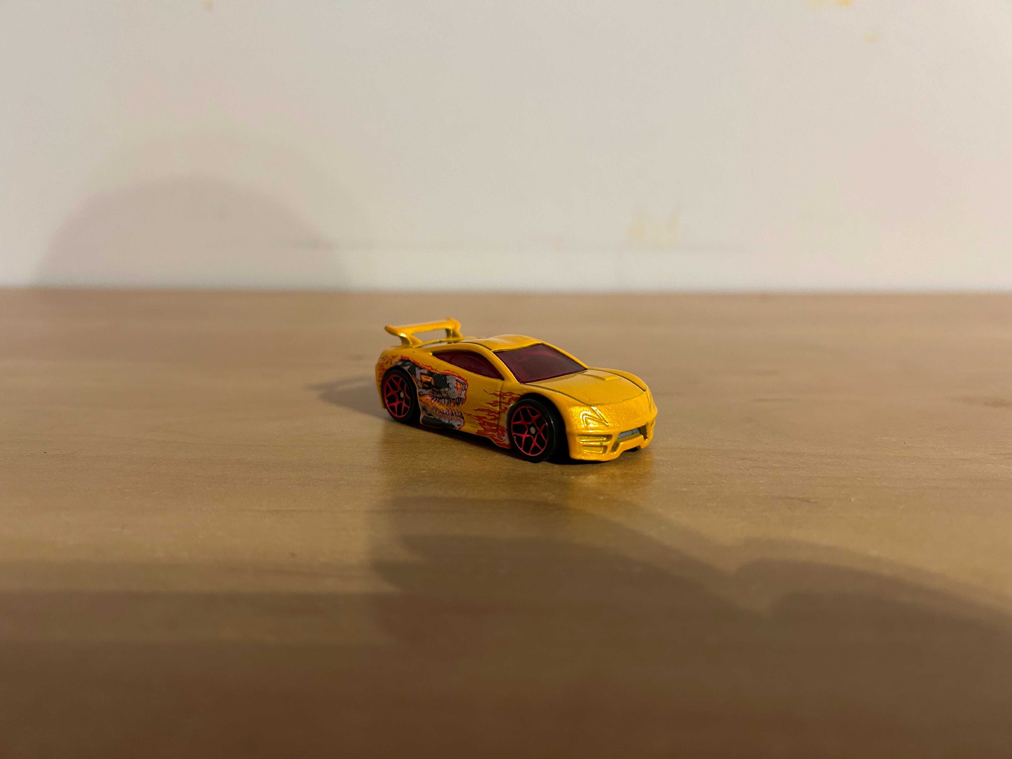 Kolekcja Hot Wheels + 2 zestawy w gratisie (T-REX i Shark Park).