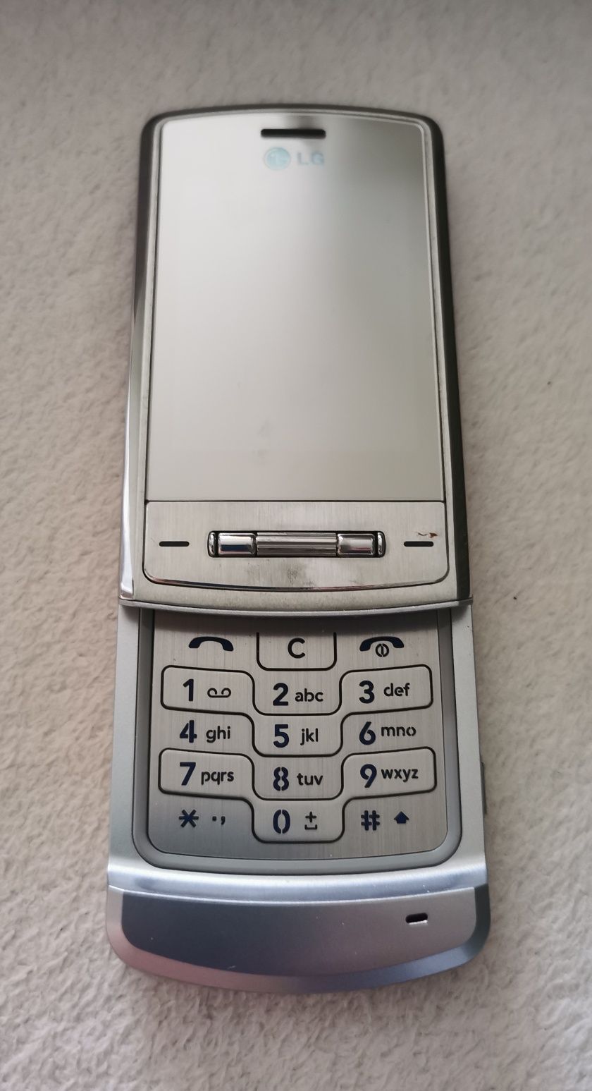 Telefon LG KE970