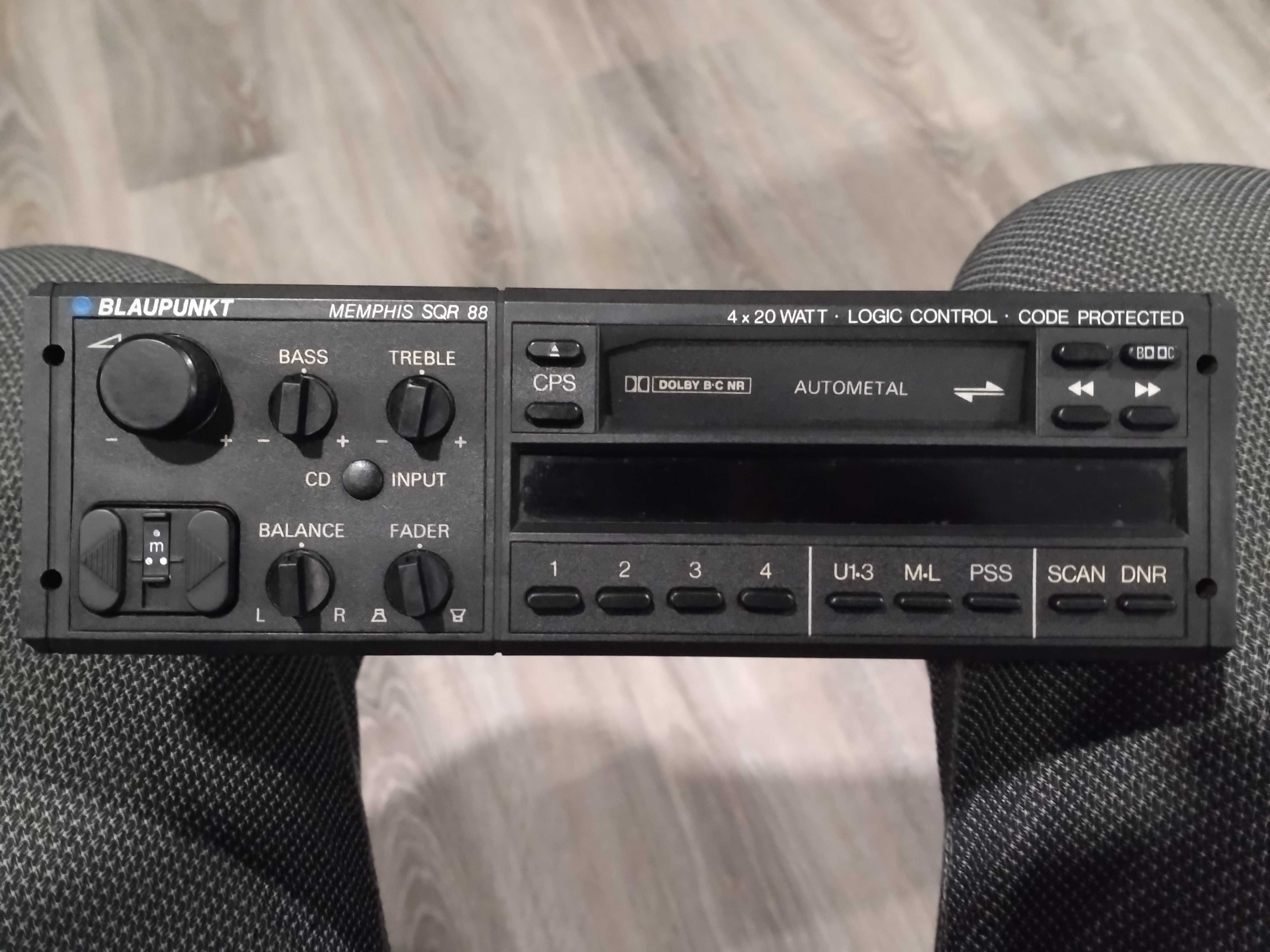 Auto rádios antigos Mercedes e Blaupunkt