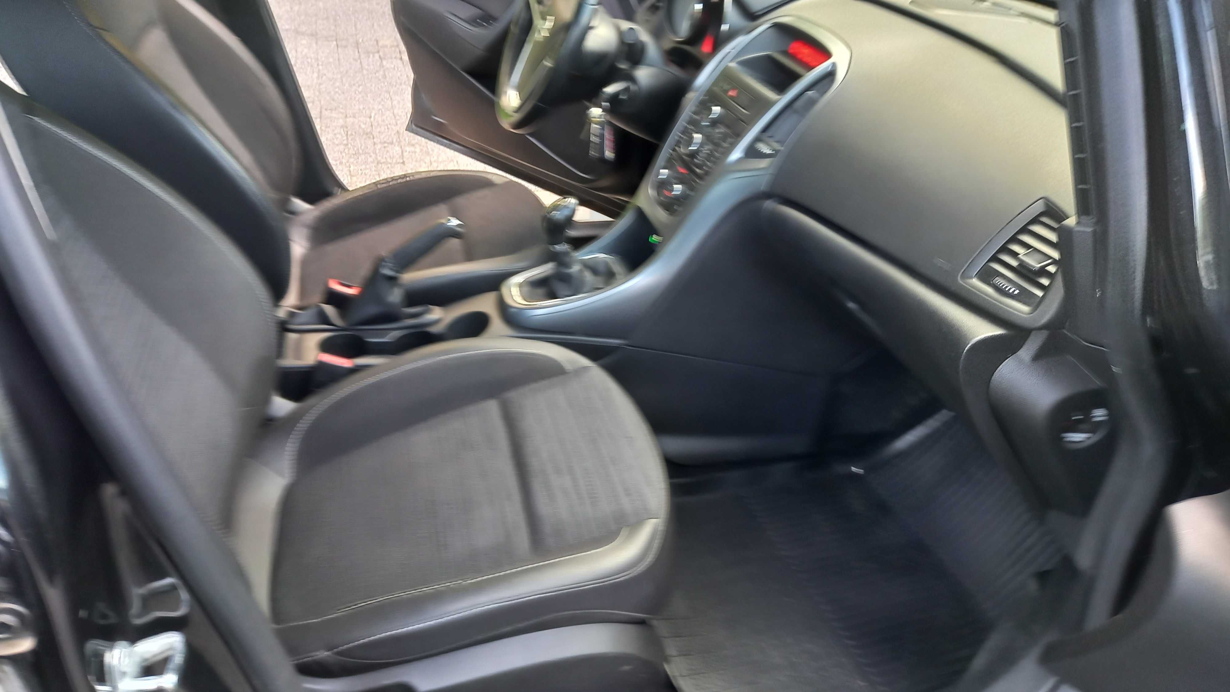 Opel Astra 2016r 1.6 benz+gaz LPG 187tys km sedan stan BDB po serwisie