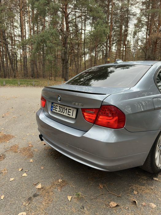 Продам BMW e90 рестайлинг 328i 3л бензин 2010 год