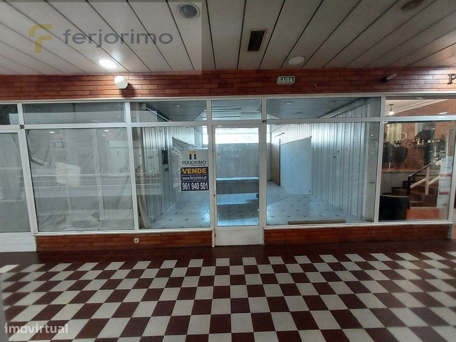 Loja - VENDA OU ARRENDAMENTO 

Centro Comercial Palmeiras

Exce...