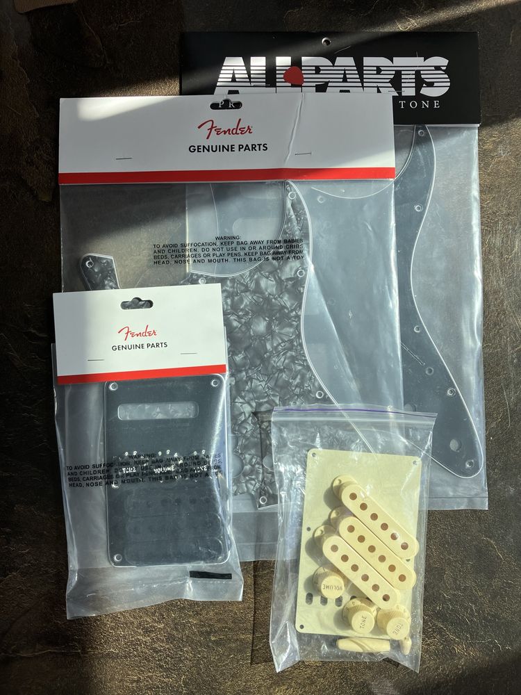 Оригінальний пластик для Fender Stratocaster Pickguard Accessory kit