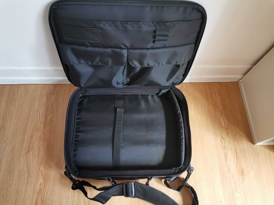 Pasta para computador Case Logic nova - impecável