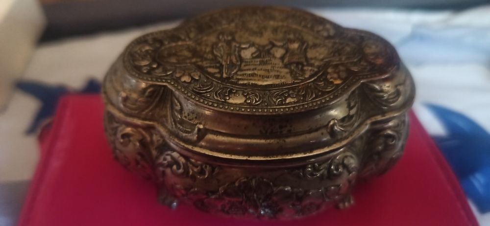 Posrebrzana stara szkatulka