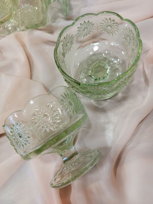 Duży zestaw pucharów PRL Stokrotki używane  - zielony zestaw