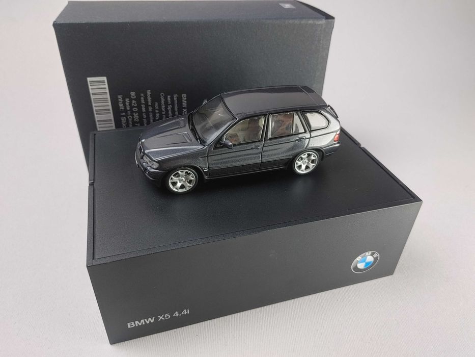 1:43 BMW X5 (E53) 4.4i 1999 schwarzviolett met. Minichamps 80420302793
