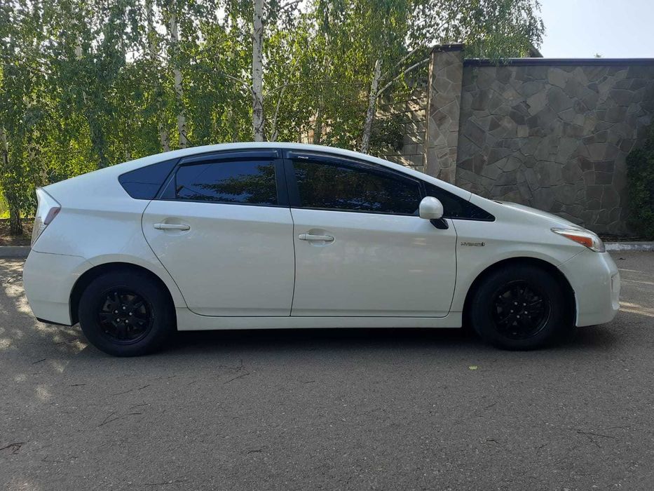 Оренда авто Toyota Prius, долгосрочная аренда