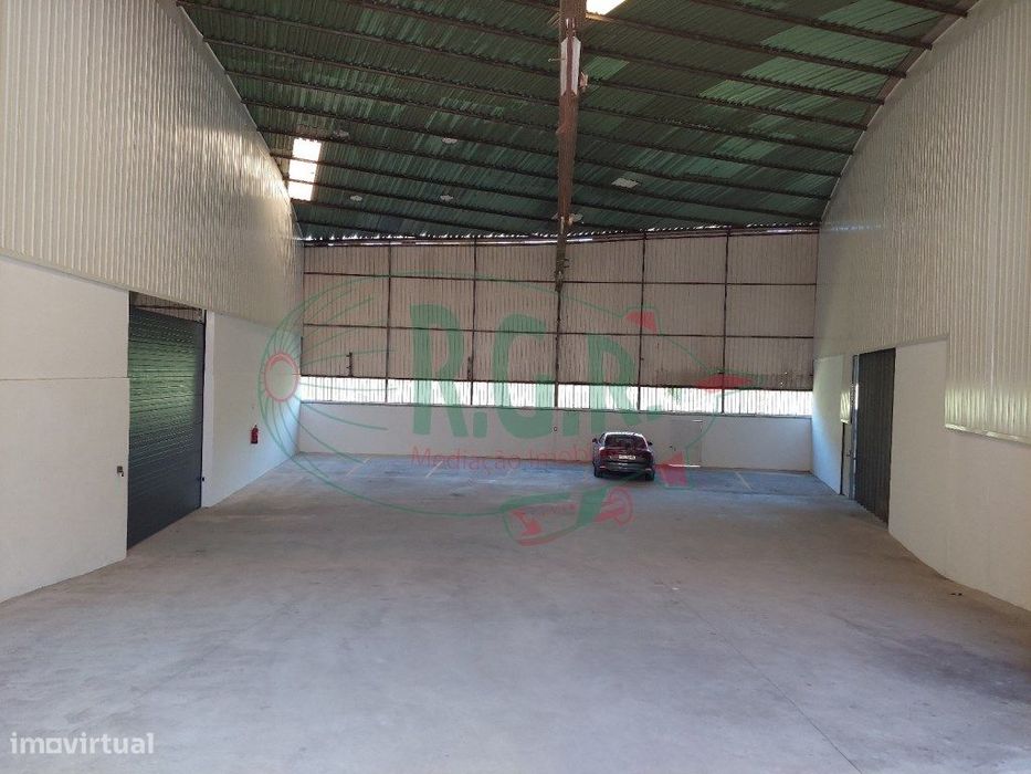 Parqueamento Para Automóveis, Caravanas E Autocaravanas