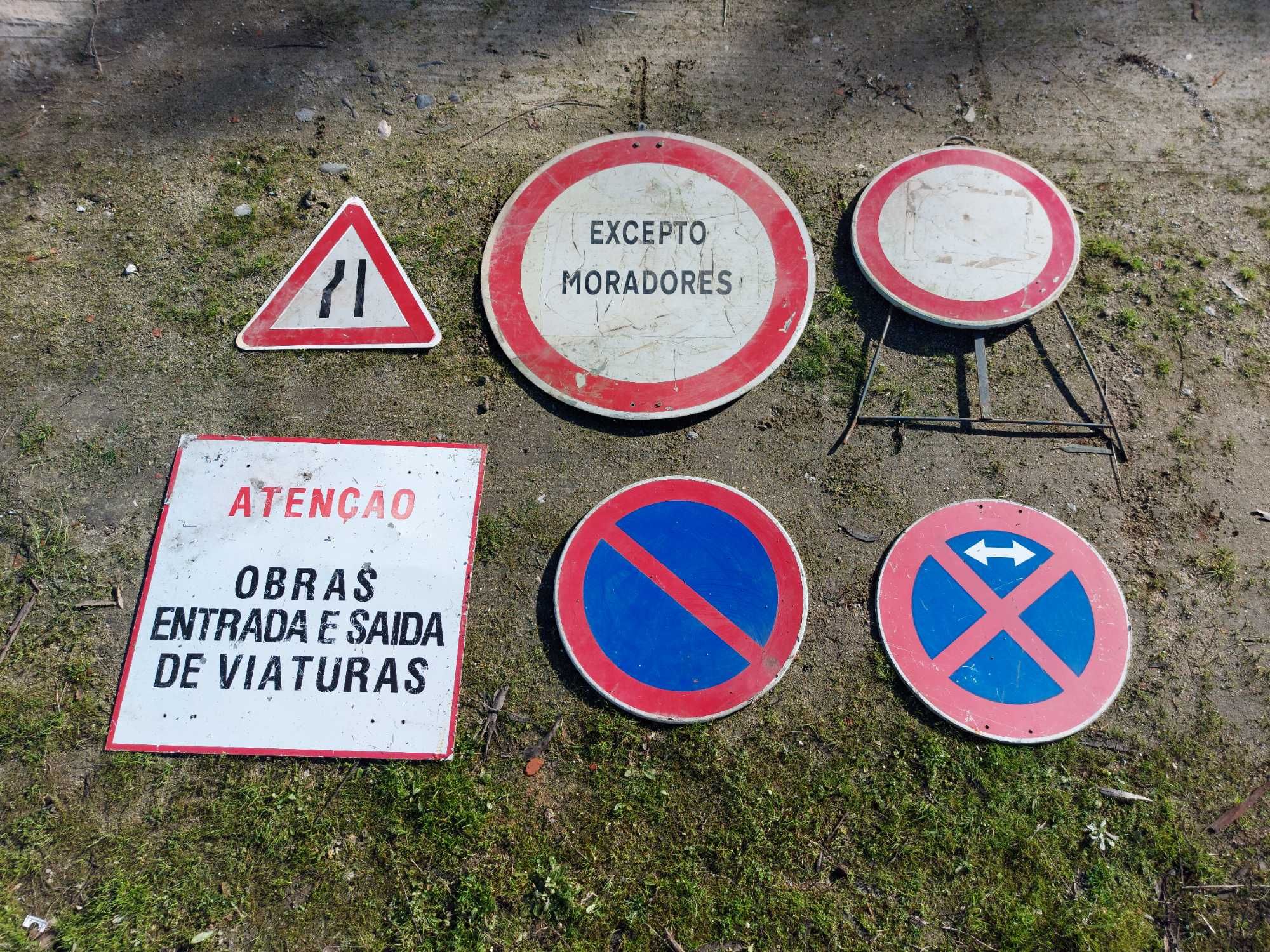 Sinais de Trânsito e Estrada - Vários Modelos à Venda