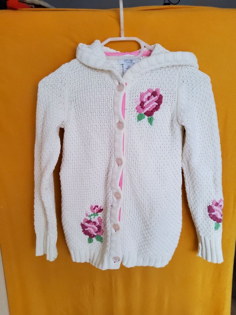 Sweter dziewczęcy  w róże,  rozpinany , r. 116,  Tkm