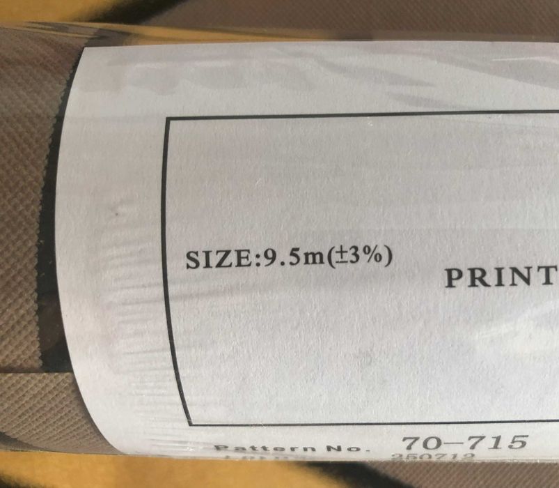 Tapeta, włóknina 2rolki, całość 90 zł.