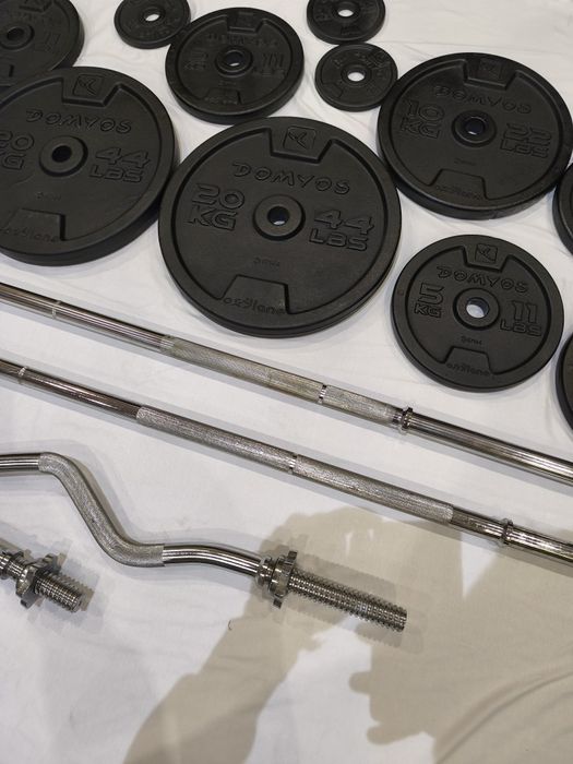 140kgs discos+ barras de musculação