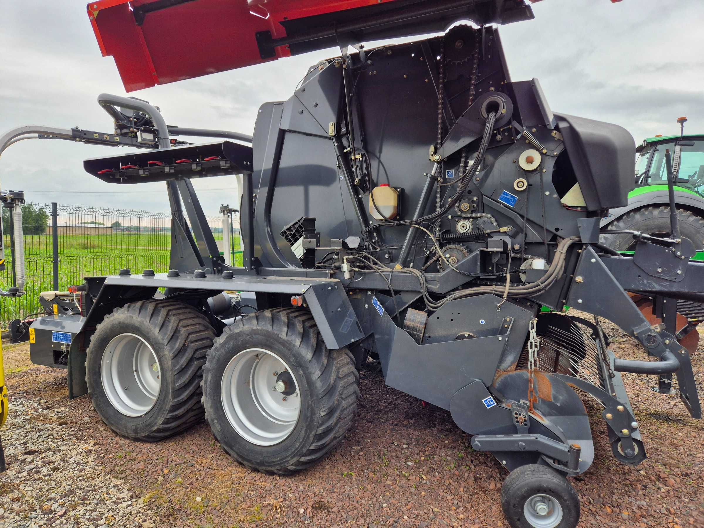 Kuhn VBP 2265 Prasoowijarka OptiCut 23 noże sianokiszonki z Niemiec