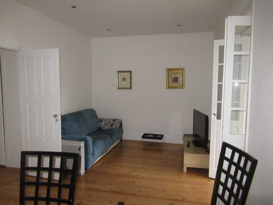 Arrenda-se moradia t2 com quintal