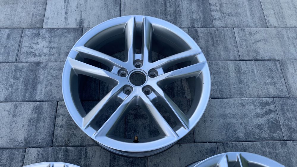 Sprzedam felgi Audi Q3 5x112 18 cali 8U0 aluminiowe 3 sztuki