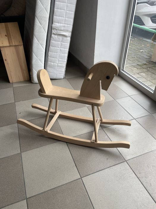 konik na biegunach drewniany