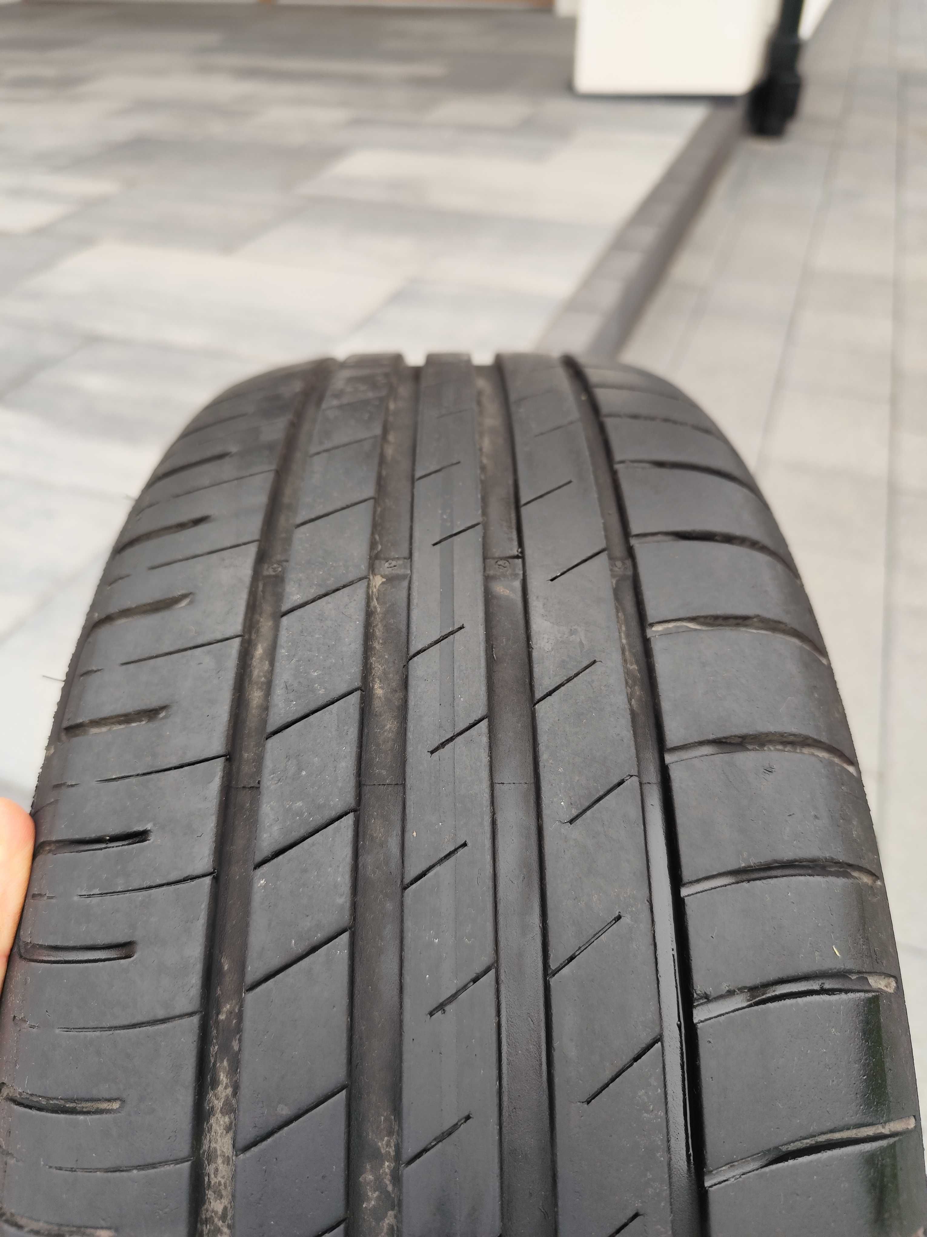 1 szt. Goodyear Efficient Grip Performance 205/55/16