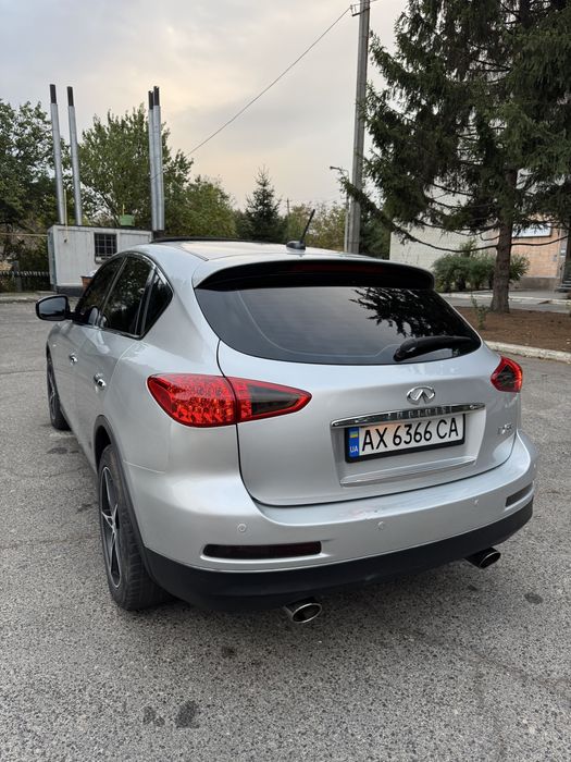 Комфортный полноприводный кросовер Infinity ex35