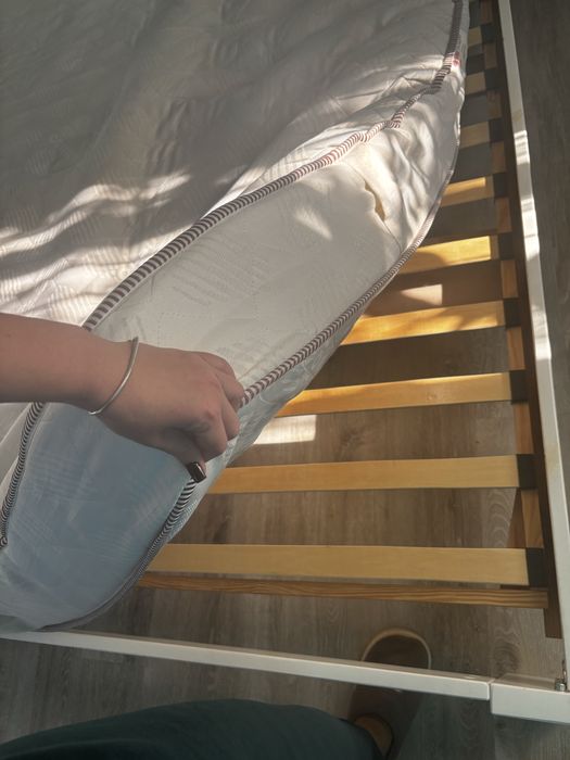 Продам двоспальне ліжко разом з матрацом 160 х 200