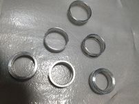 Pierśceinie centrujące MOMO oryginalne nowe różne parametry