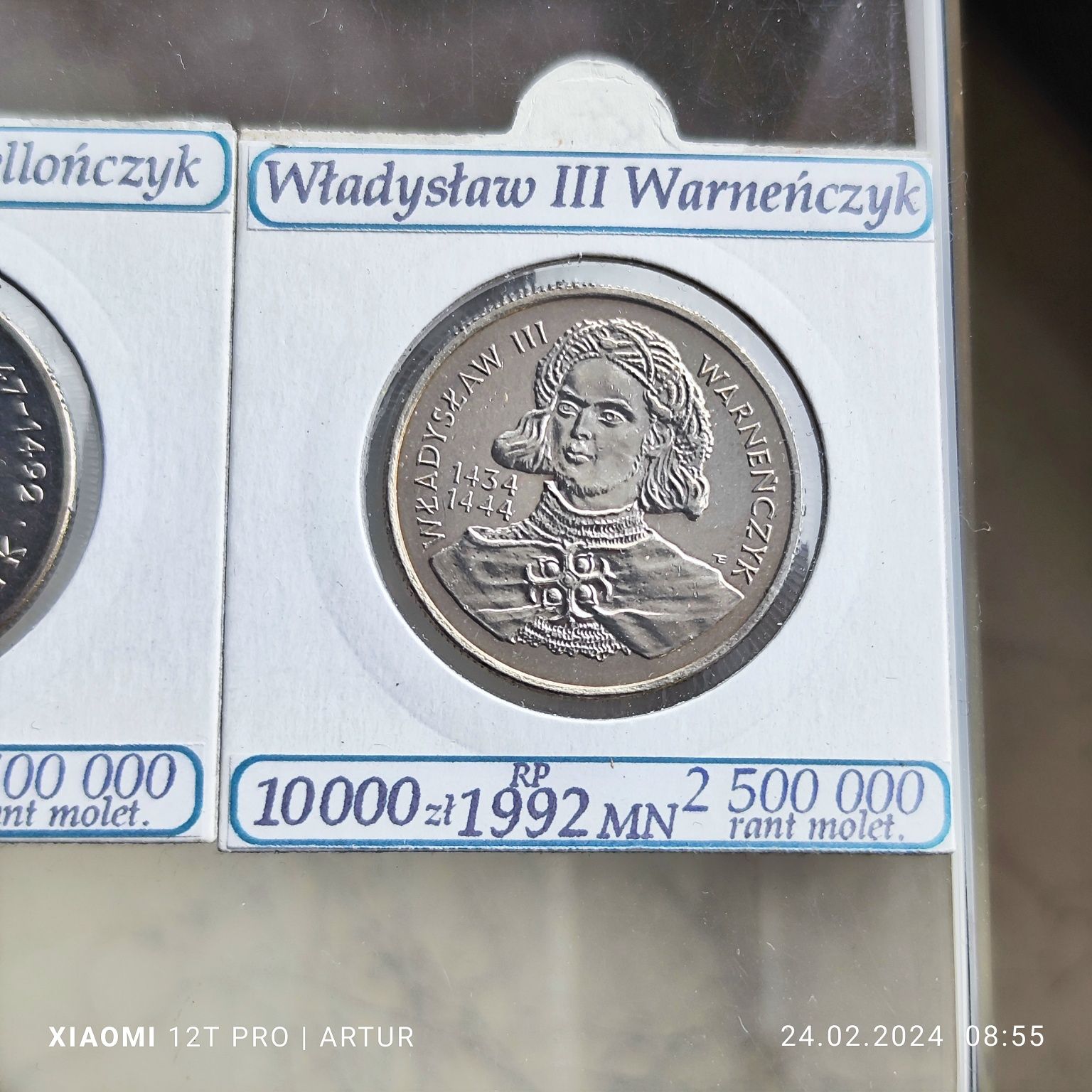 2 monety w holderach. Kazimierz Jagielończyk oraz Władysław Warneńczyk