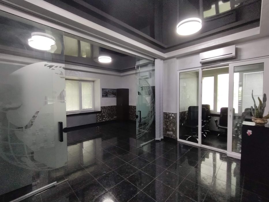 Ціна з комунальними. Офіс 92м2 на Арсенальній площі..