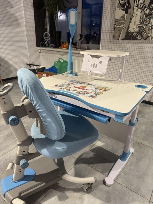 Продам дитячу парту з ортопедичним стільцем