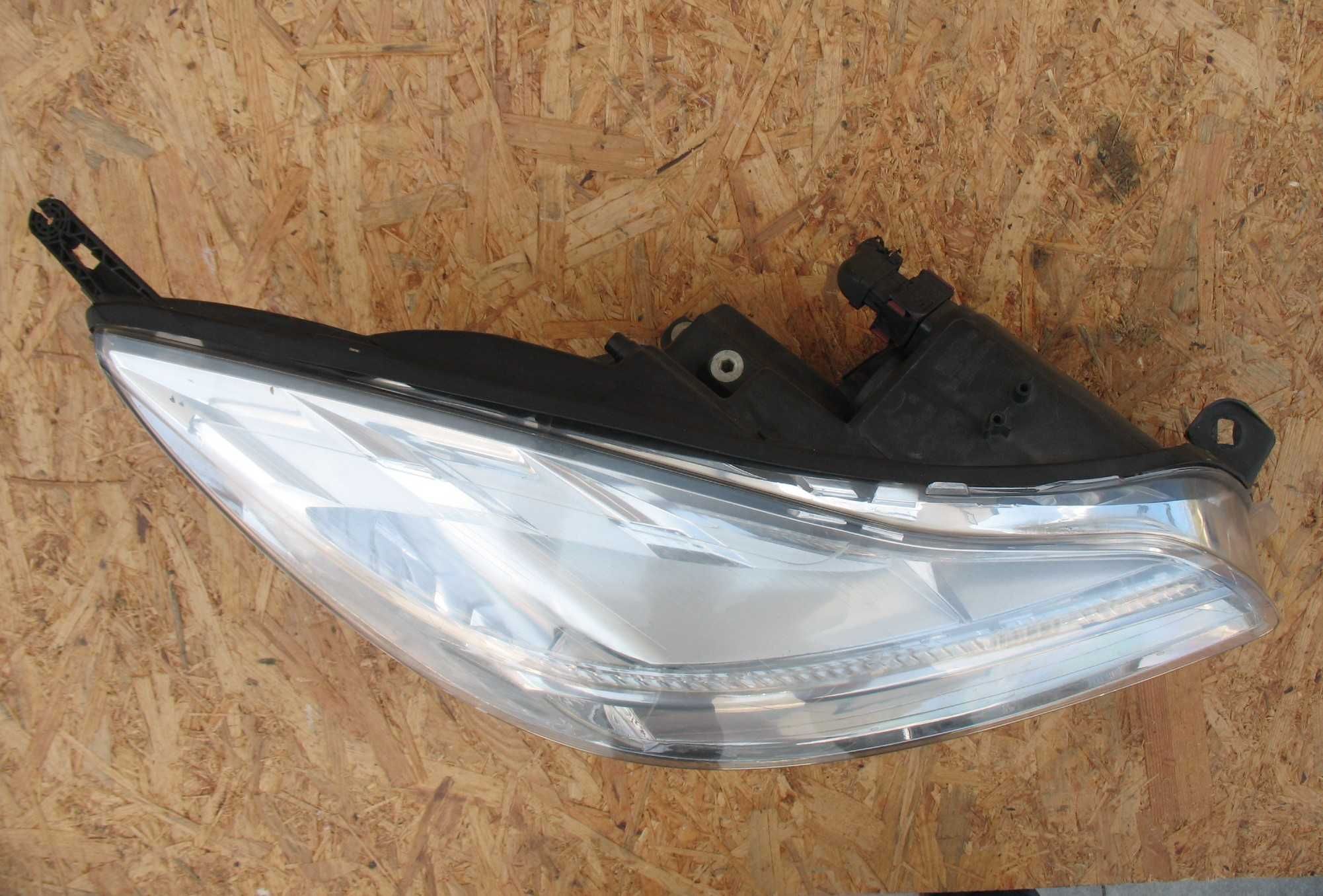 Opel Insignia A lampa Prawa przód zamiennik TYC