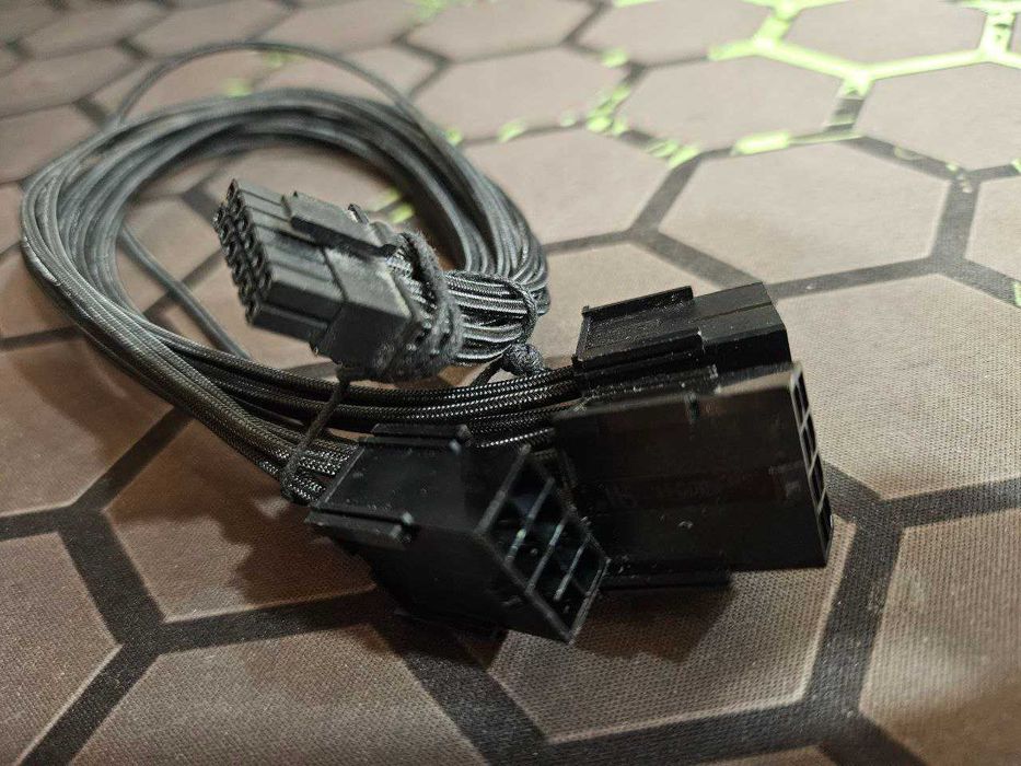 Адаптер EVOLVE 3 x 8 pin to 16 pin PCIe 5.0