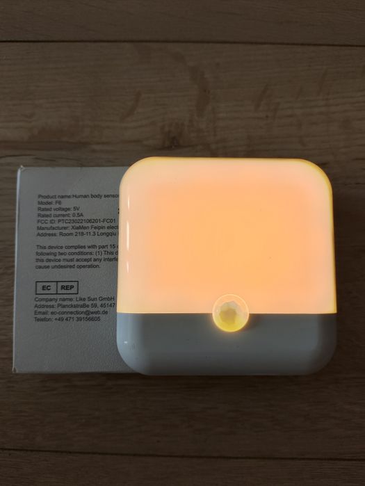 Lampka nocna do garderoby, łazienki lub sypialni