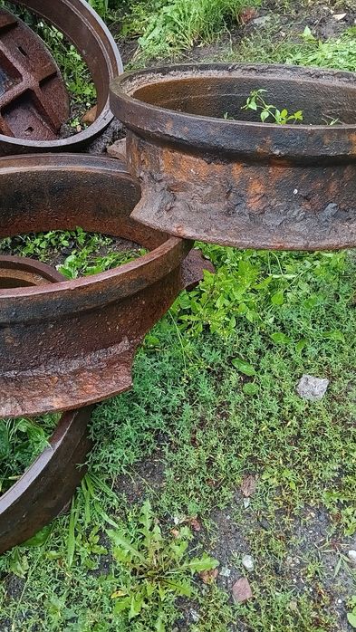 Ciężki właz żeliwny 40 ton  w bdb stanie