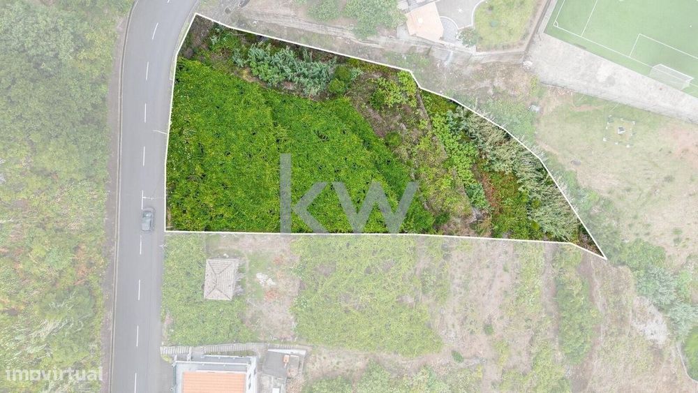 Lote de Terreno com área total de 2,105m2, localizado em zona calma de