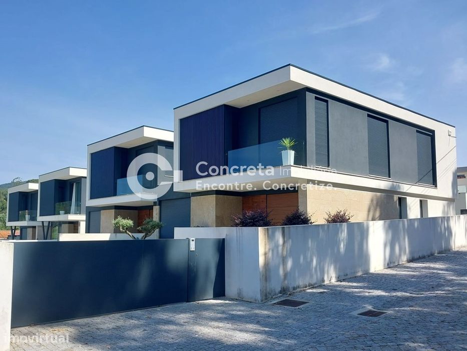 Moradia T3 em condomínio fechado em Creixomil, Barcelos