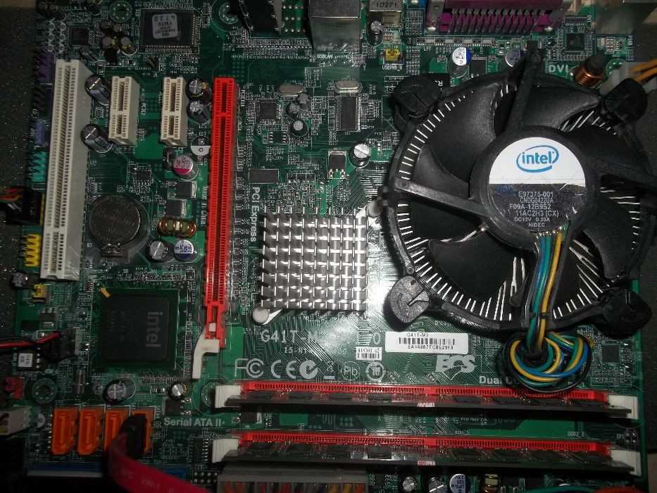 корпус компьютер (775 4 ядра 4 гигабайта . intel Q6600 4 GB RAM video