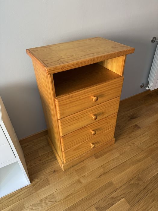 Camiseiro em madeira